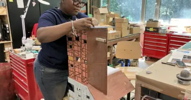 Dans les coulisses de France Miniature, avec les maquettistes qui bichonnent les monuments et les trains