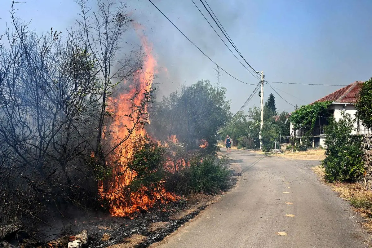 De la France aux Balkans, de nombreux incendies brûlent l’Europe qui suffoque sous la canicule