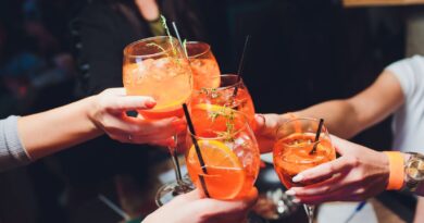 De la vigne au verre: le rite de l’apéro, un art de vivre