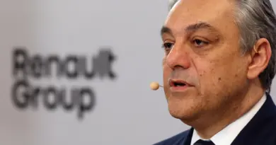 De l’automobile au luxe, ce transfert surprise d’un grand patron fait valser la bourse