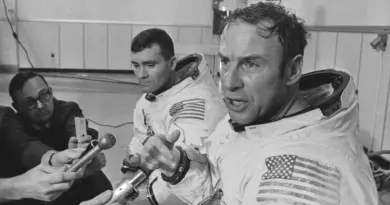 Décès de Jim Lovell, l’astronaute de «Houston, on a un problème» - Le Temps