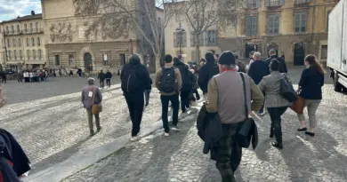 Découvertes en Vallée du Rhône, troisième épisode, Avignon