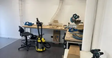 Découvrez les outils de notre atelier Fablab chez Avvia A Vela - Avvià