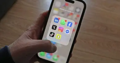 "Deepfakes", images générées par IA... Peut-on encore croire ce que l'on voit sur les réseaux sociaux ? : épisode du podcast Comment l'IA nous trompe