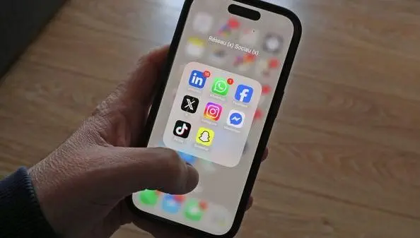 "Deepfakes", images générées par IA... Peut-on encore croire ce que l'on voit sur les réseaux sociaux ? : épisode du podcast Comment l'IA nous trompe