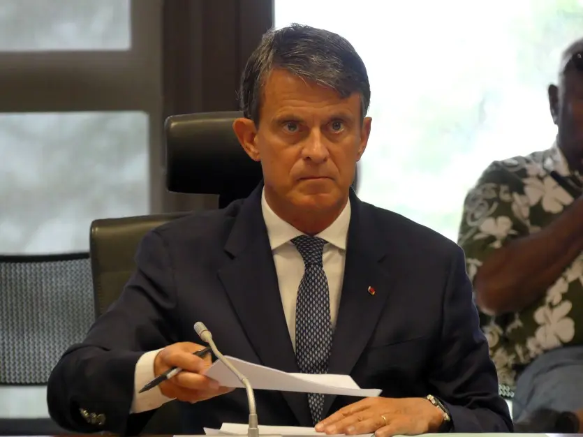 Déplacement de Manuel Valls : le ministre annonce la création d’une "brigade itinérante" de soignants
