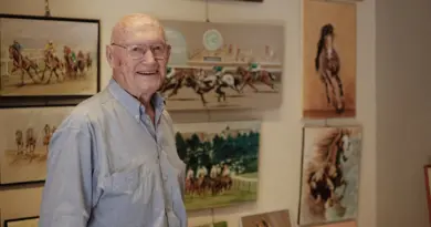 Depuis 20 ans, chaque été, René Sedillière expose ses toiles à l'hippodrome de Deauville-Clairefontaine