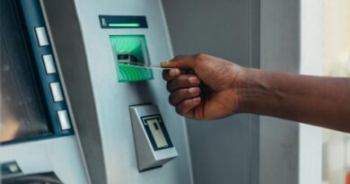 Des milliers de clients de plusieurs banques incapables de payer ou retirer leur argent pendant plus de 2 heures