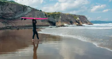 Des vagues à elles : le surf conquiert aussi les femmes