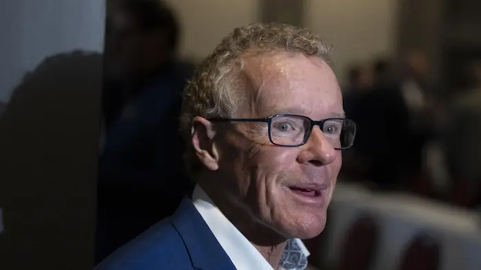 Le ministre du Travail du Québec, Jean Boulet, arrive à la réunion du caucus de la Coalition Avenir Québec à Sherbrooke, au Québec, le mercredi 24 janvier 2024.