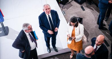 Dette : la situation est-elle aussi préoccupante que le soutient François Bayrou ?
