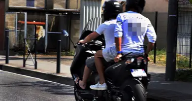 Deux adolescents grièvement blessés après une collision à scooter contre un arbre