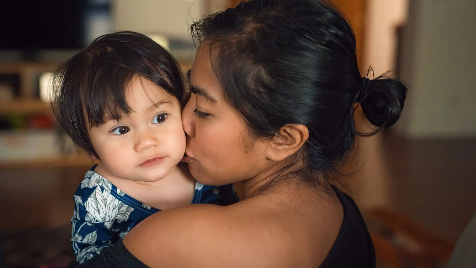 Devenir mère seule par PMA : quand le désir d’enfant s’affranchit du couple - RTBF Actus