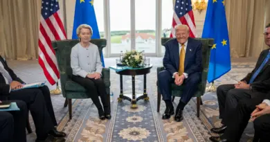 Droits de douane : l’UE suspend ses mesures de riposte après s’être fait tordre le bras par Donald Trump - L'Humanité