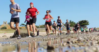 Ils étaient 1 700 au départ de la 21e Course du Run, ce dimanche 24 août 2025, à Saint-Vaast-la-Hougue (Manche). (© Nadine DJEBBAR)