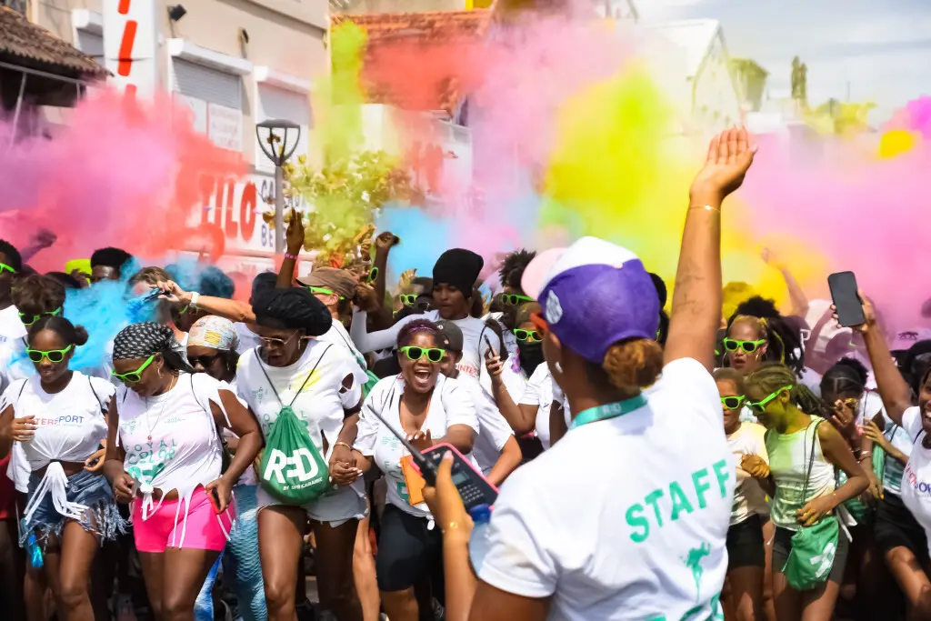 EN IMAGES. Foyal Color Red : quand sport et couleurs s'emparent du centre-ville