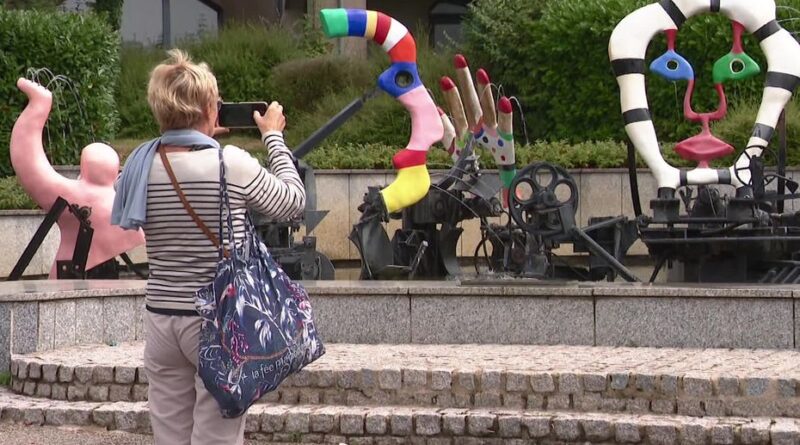 EN IMAGES. La fontaine de Niki de Saint Phalle attend sa rénovation dans la Nièvre... un défi pour réunir les fonds