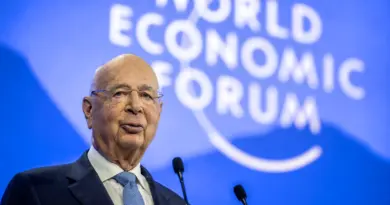 Économie: Le fondateur du Forum de Davos blanchi par une enquête interne