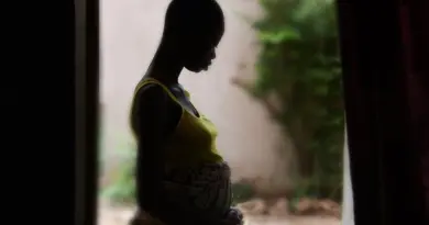 Effacement ou autonomisation ? Au Sahel, les femmes sont confrontées à un choix difficile