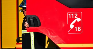 Éjecté de son scooter et projeté dans un fossé, un homme en urgence absolue après un accident sur l'A48