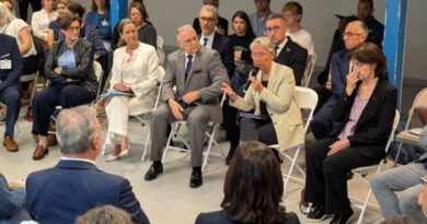 Élisabeth Borne à la rencontre des enseignants d'un collège angevin - Actualité Angers Villactu