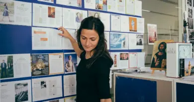 « Elle est toujours à côté de moi quand j’écris » : récit d’un lien au-delà du temps