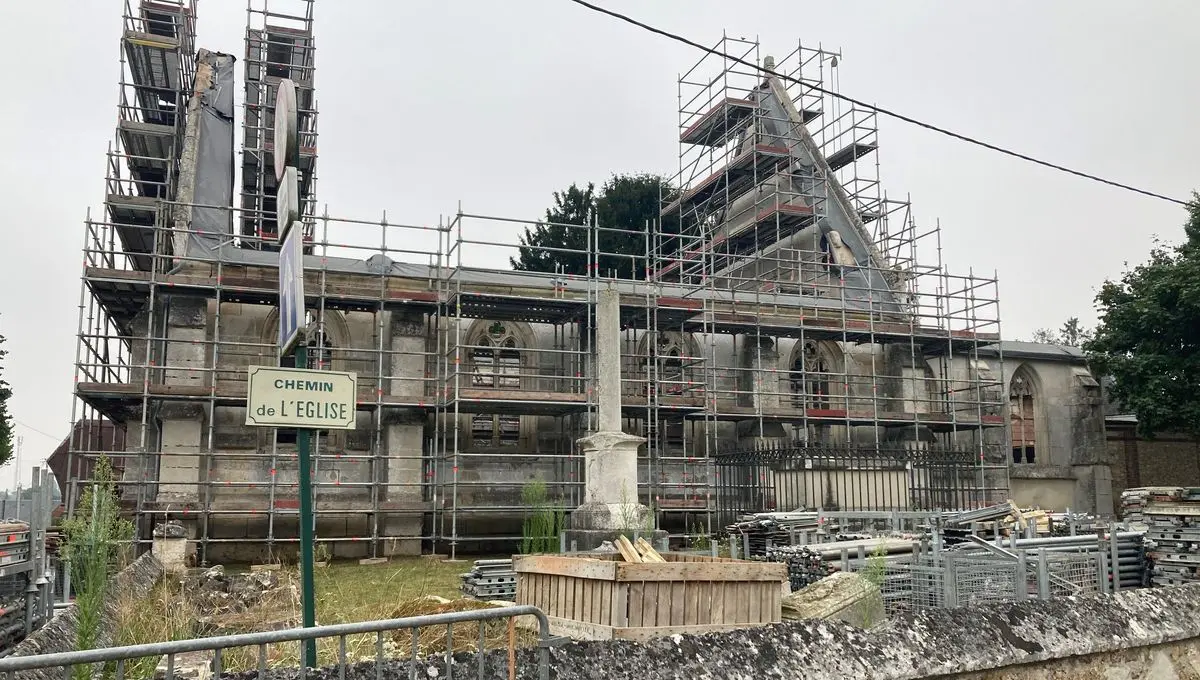 "Elle renaît de ses cendres" : quatre ans après l'incendie, les travaux de l'église de Romilly-la-Puthenaye ont débuté - ici