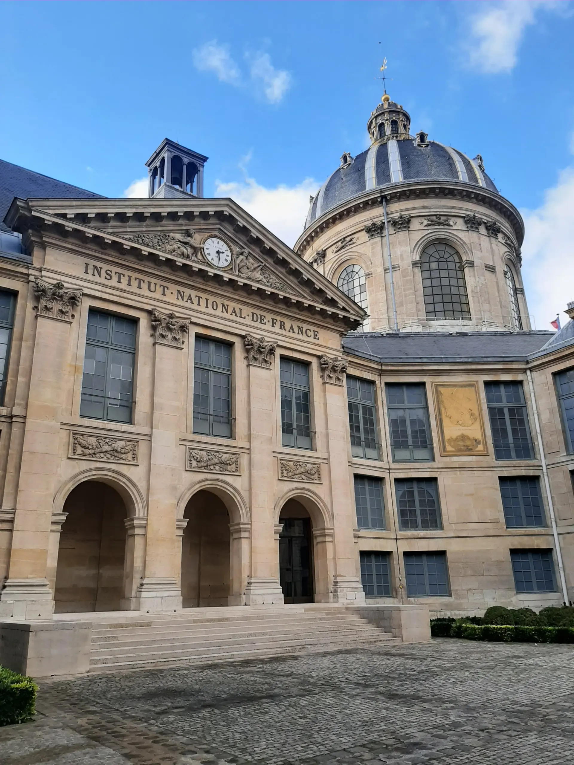 Emmanuel Grégoire et l’Abbé Macron 
