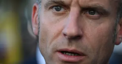 Emmanuel Macron brise un tabou en reconnaissant la 'guerre' de la France au Cameroun pendant la décolonisation - RTBF Actus