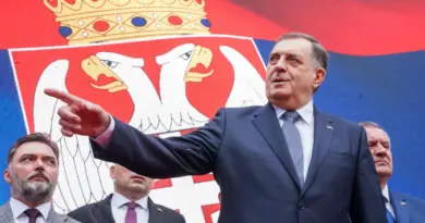 En Bosnie-Herzégovine, une épreuve de force s’annonce après la révocation du mandat de Milorad Dodik, le président de l’entité serbe