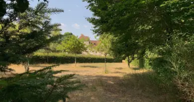En Creuse, le parc du château d'Arfeuille ouvert au public - ici