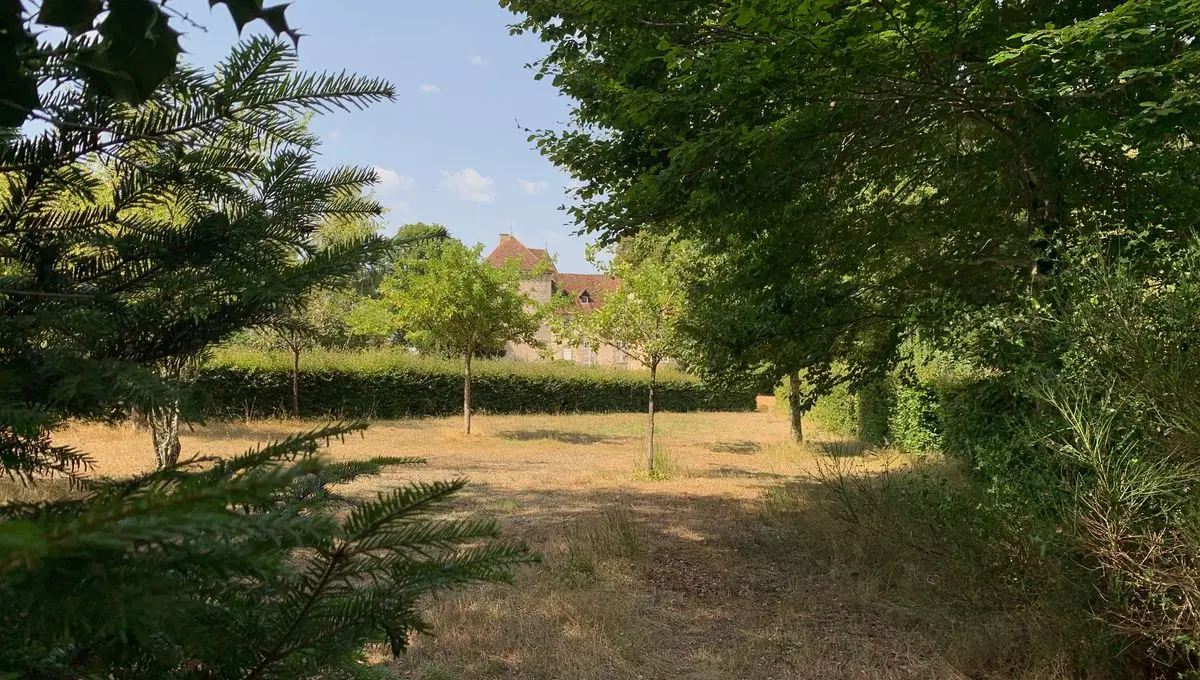En Creuse, le parc du château d'Arfeuille ouvert au public - ici