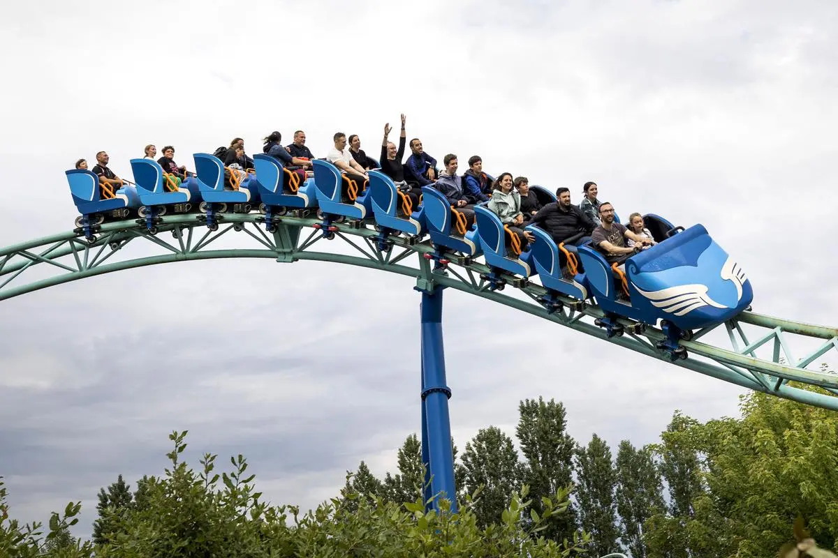 En France, des parcs d’attractions toujours plus grands : “Pour les adolescents, c’est un rite de passage”