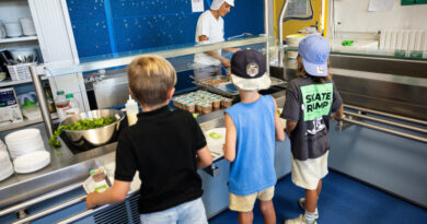 En France, huit mairies suppriment le thon des menus dans les cantines