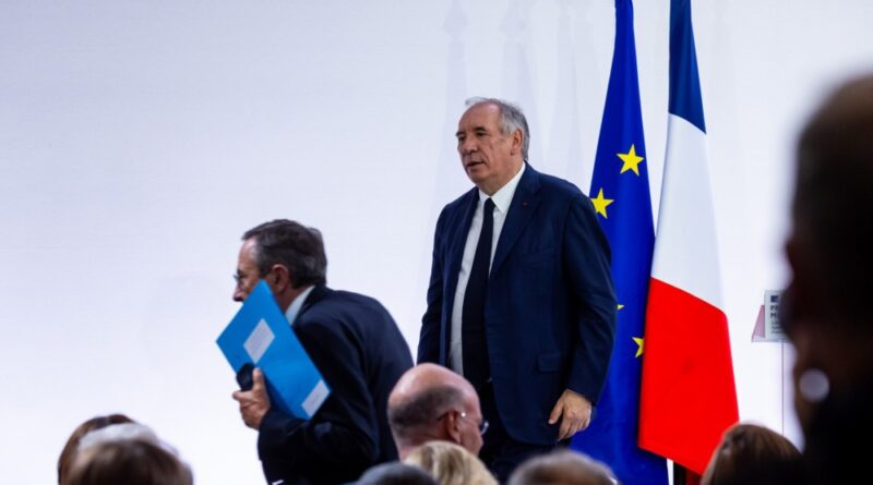 En attendant la chute de Bayrou, le spectre d’une nouvelle dissolution - Euractiv FR