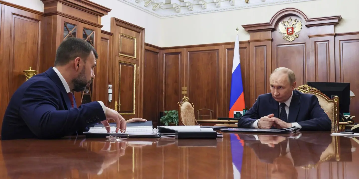 En direct, guerre en Ukraine : Vladimir Poutine serait prêt à geler une grande partie du front en échange de la région du Donbass, d’après plusieurs médias