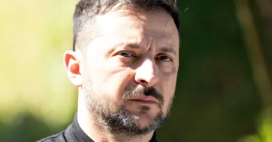 En direct, guerre en Ukraine : Volodymyr Zelensky se rend à Berlin pour la visioconférence avec Donald Trump