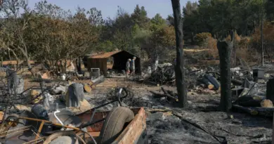 En direct, l’incendie dans l’Aude, qui a parcouru plus de 16 000 hectares, est « maîtrisé », annonce la préfecture
