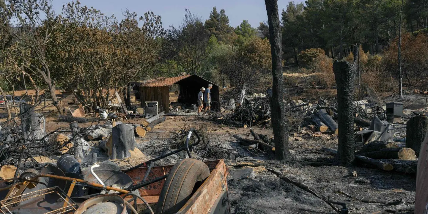 En direct, l’incendie dans l’Aude, qui a parcouru plus de 16 000 hectares, est « maîtrisé », annonce la préfecture