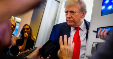 En direct, rencontre Poutine-Trump : les deux dirigeants sont arrivés en Alaska et se sont se serrés la main avant un sommet historique