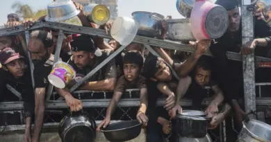 Entassée dans des entrepôts, la nourriture pour Gaza risque de se détériorer faute de feu vert d'Israël