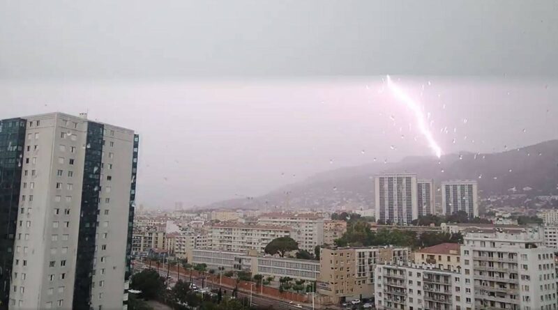 Episode météo diluvien dans la nuit de dimanche à lundi: la rentrée scolaire reportée à mardi dans le Var