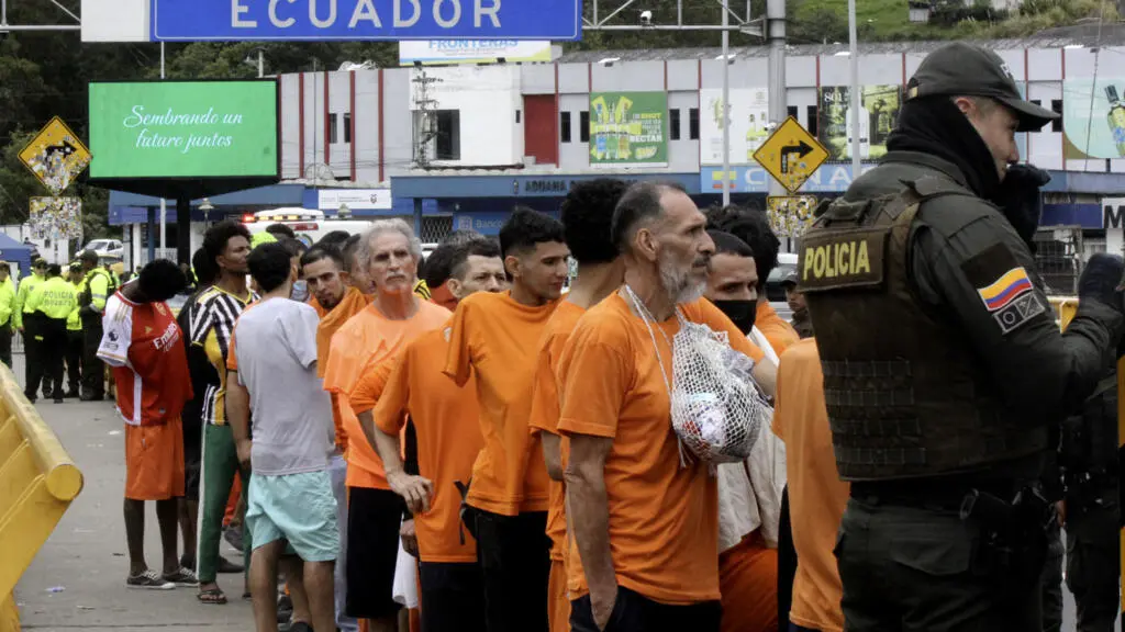 Équateur: près de 800 prisonniers expulsés vers la Colombie, Bogota parle d’opération «unilatérale»