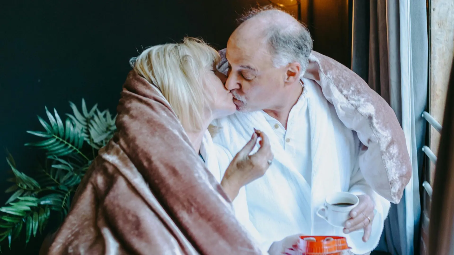 Et si le vrai plaisir commençait après 50 ans ? Ce que révèle une sexologue