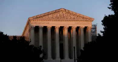 Etats-Unis : la Cour suprême valide les coupes de l’administration Trump dans les fonds pour la recherche médicale liés à la diversité