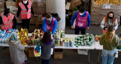 "Être pauvre n'est plus seulement avoir un revenu faible": comment faire face à la pauvreté