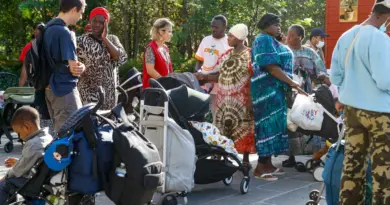 Évacuation de familles à Paris : face à la canicule, comment protéger les migrants ?