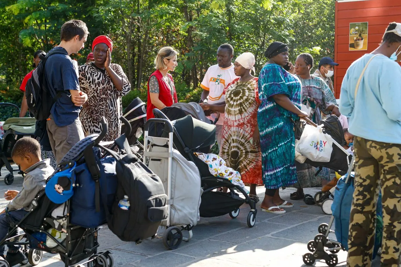 Évacuation de familles à Paris : face à la canicule, comment protéger les migrants ?