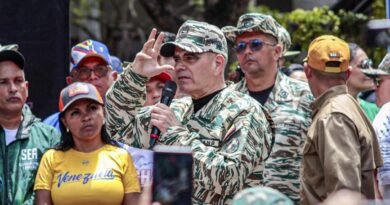 Face au déploiement américain, le Venezuela envoie navires de guerre et drones dans ses eaux territoriales