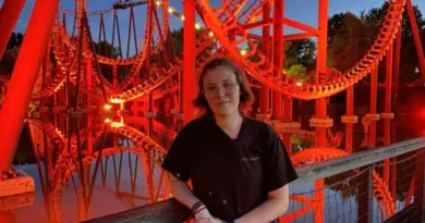 Flavie, étudiante en job d'été au Parc Astérix : "j'adore comprendre comment les attractions fonctionnent"